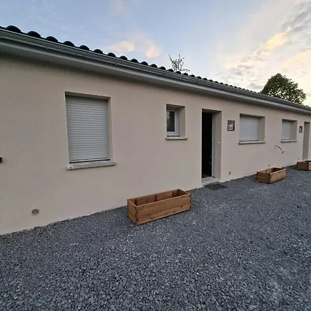 Le Carrier Classe 4 Etoiles 2 A 5 Personnes Au Coeur Des Volcans D'auvergne Mazaye