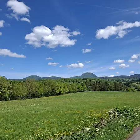 Le Carrier Classe 4 Etoiles 2 A 5 Personnes Au Coeur Des Volcans D'auvergne * Mazaye
